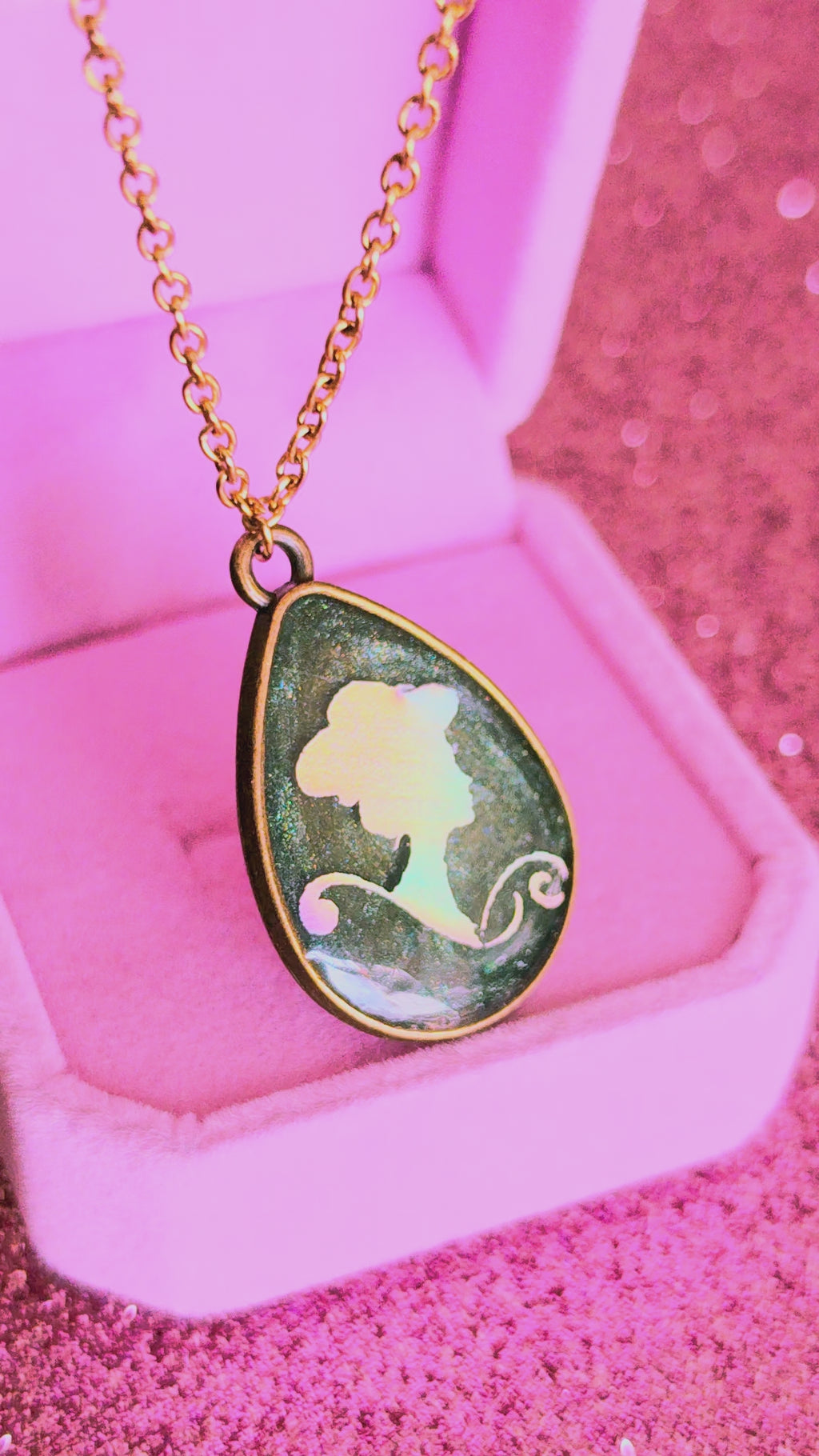 Collar Lady Whistledown — Resina Iridiscente | Bridgerton Inspired Jewelry