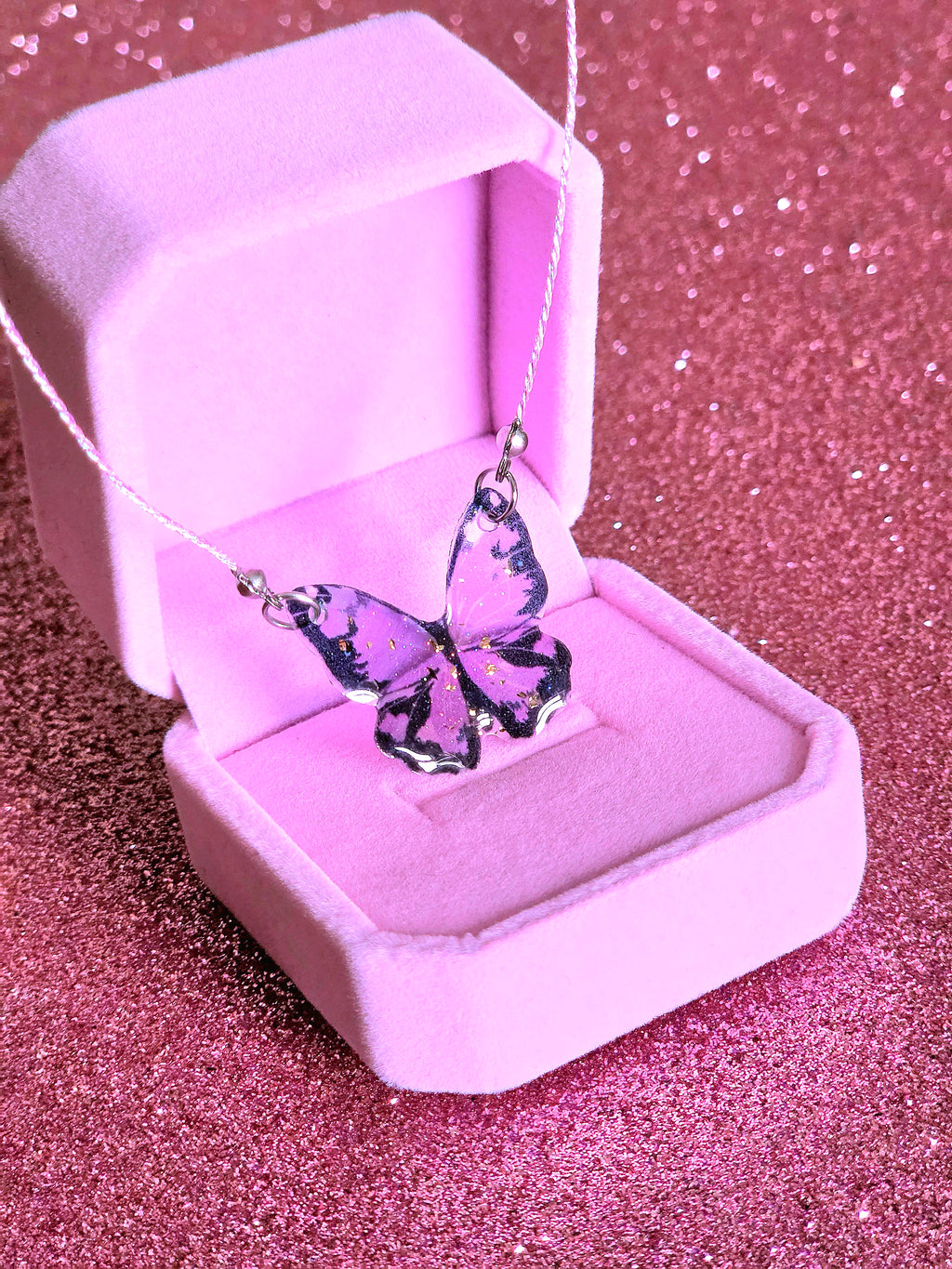 Collar Mariposa Lila — Cordón Iridiscente & Lágrimas de Cristal | Fairycore