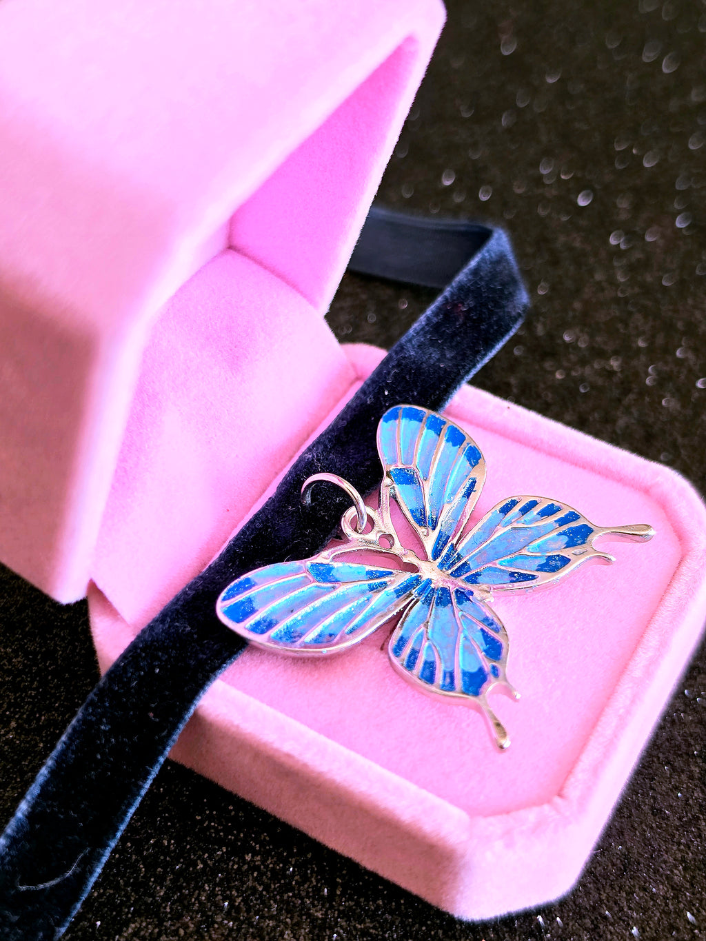 Gargantilla Mariposa Quicksilver — Terciopelo Azul | Romantasy Handmade