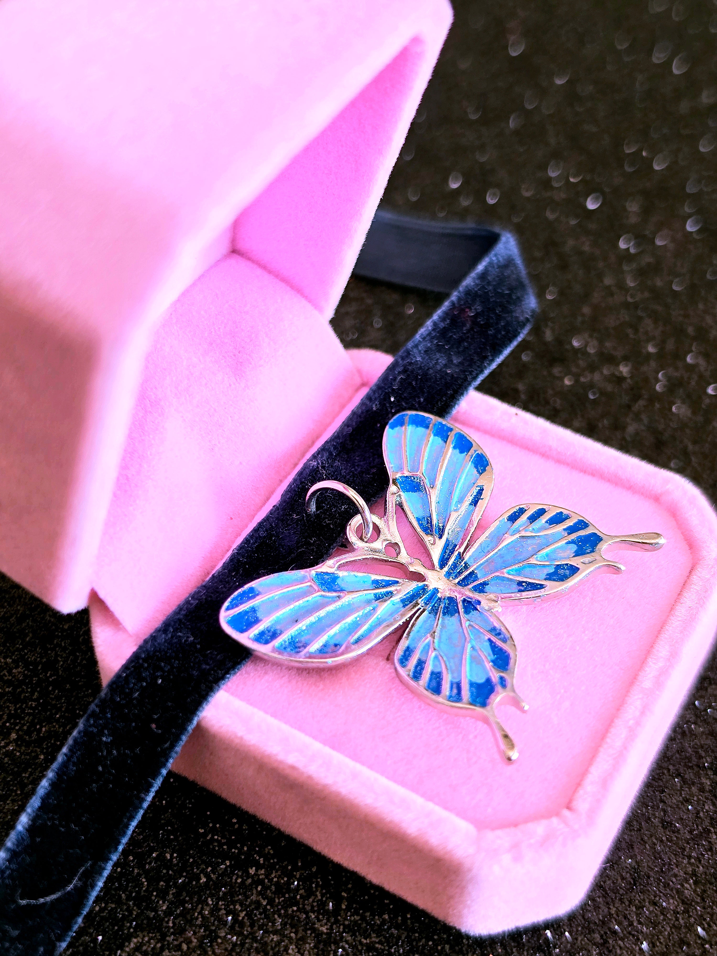 Gargantilla Mariposa Quicksilver — Terciopelo Azul | Romantasy Handmade