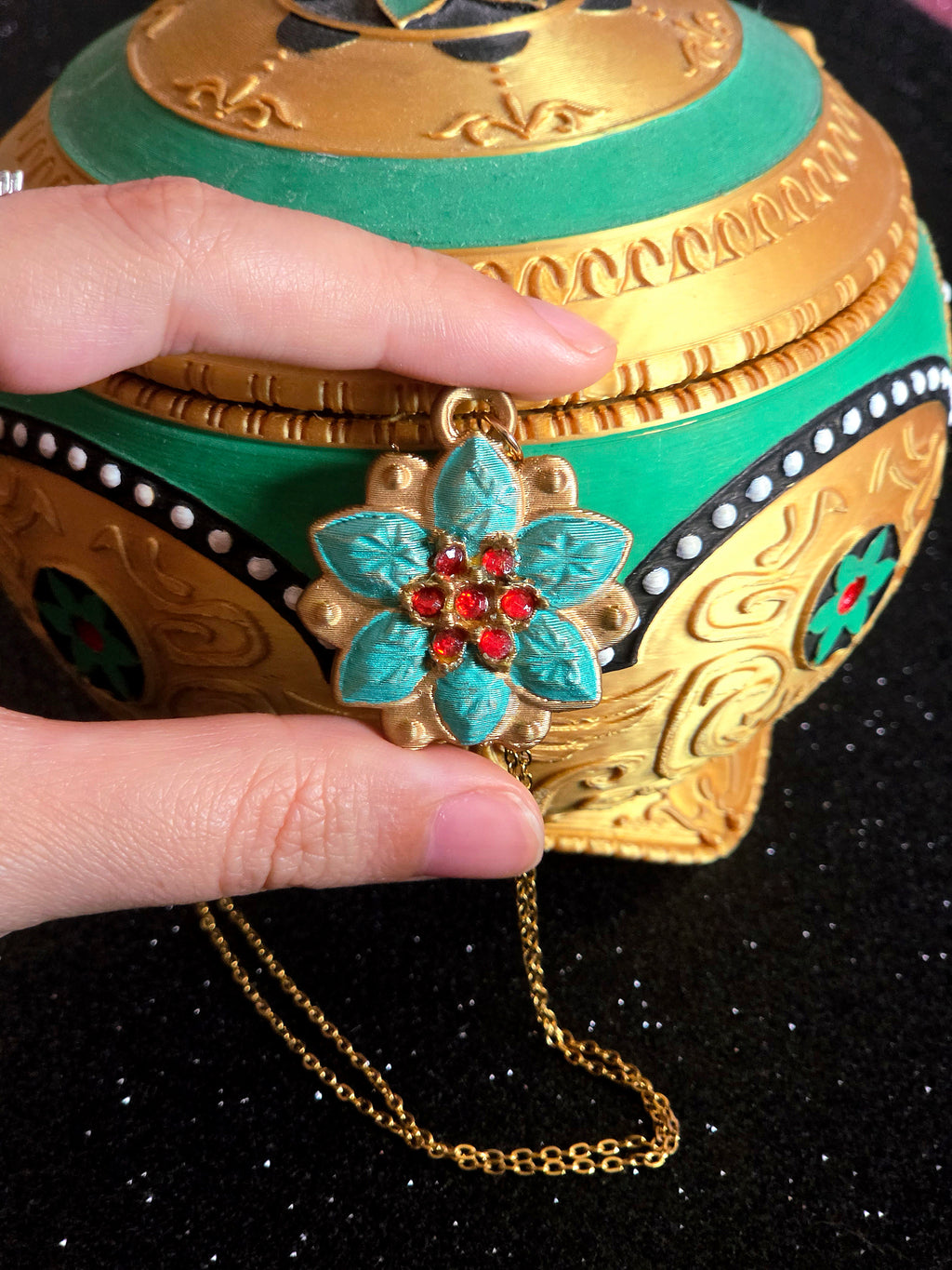 Collar Princesa Anastasia – Colgante Acero Inoxidable Pintado a Mano | Joyería Fantasía