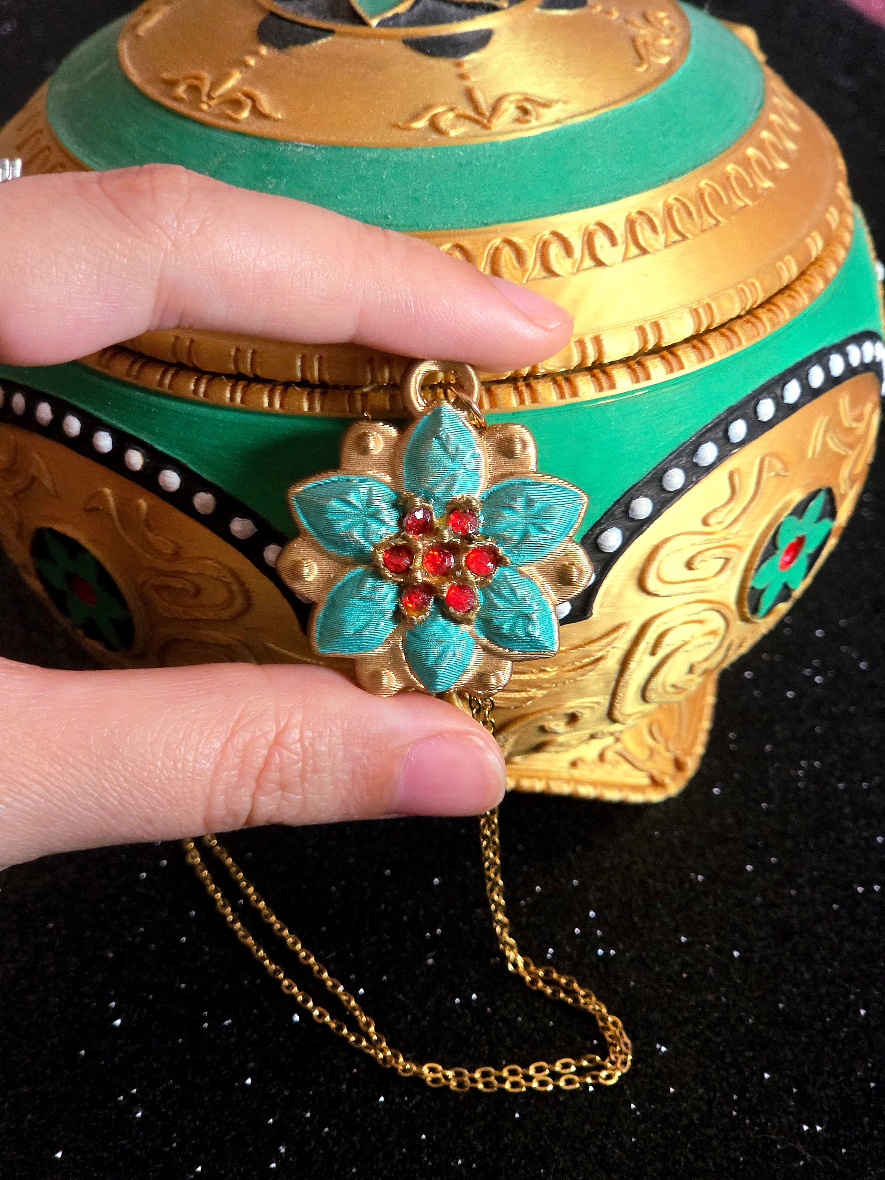 Collar Princesa Anastasia – Colgante Acero Inoxidable Pintado a Mano | Joyería Fantasía