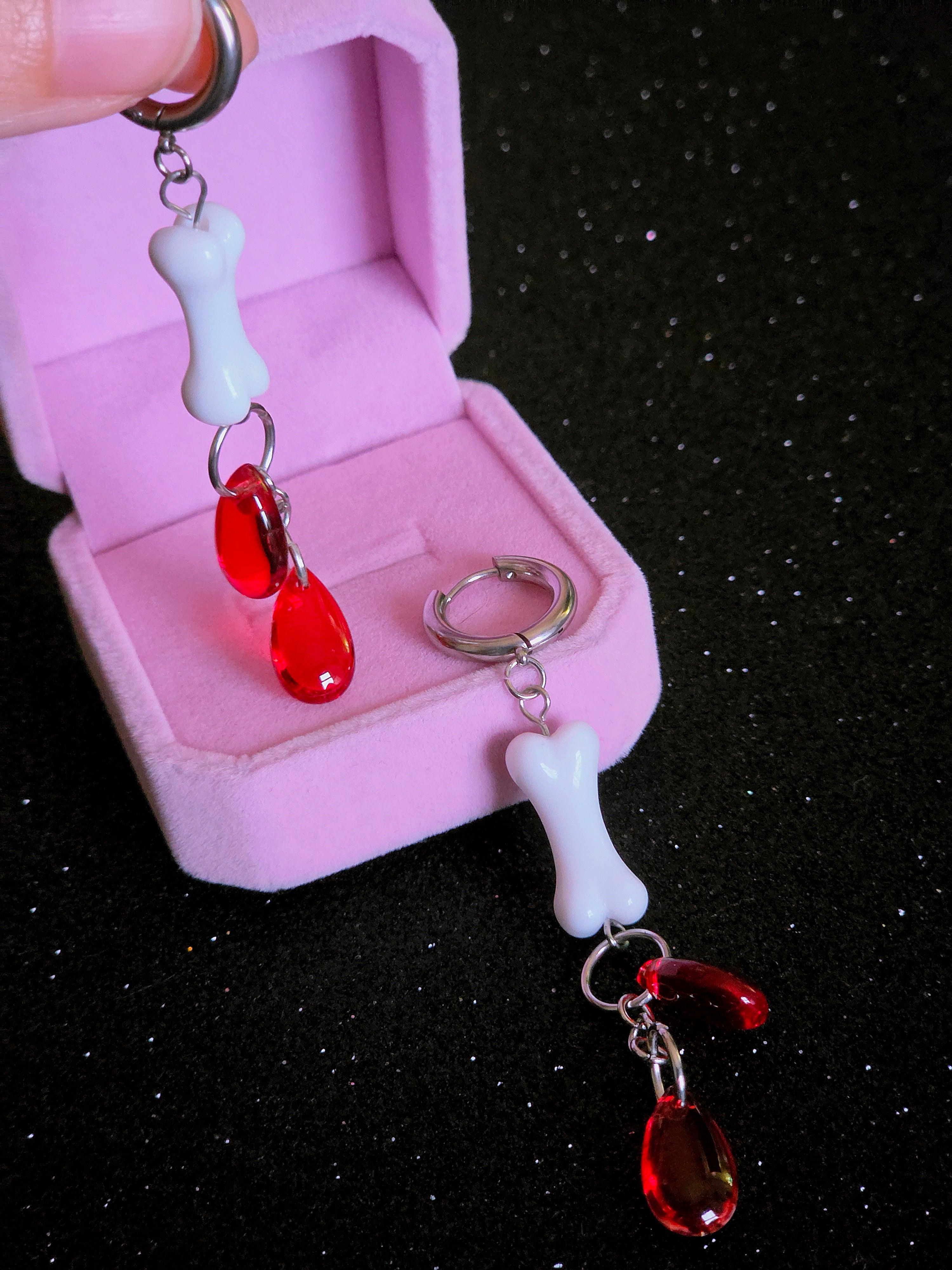 Pendientes Bleeding Bones 🩸 Goth Witch Style