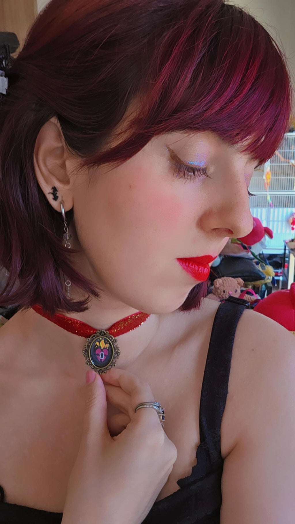 Gargantilla LOVE Burn – Choker de Terciopelo Hecho a Mano | WitchBelyArt