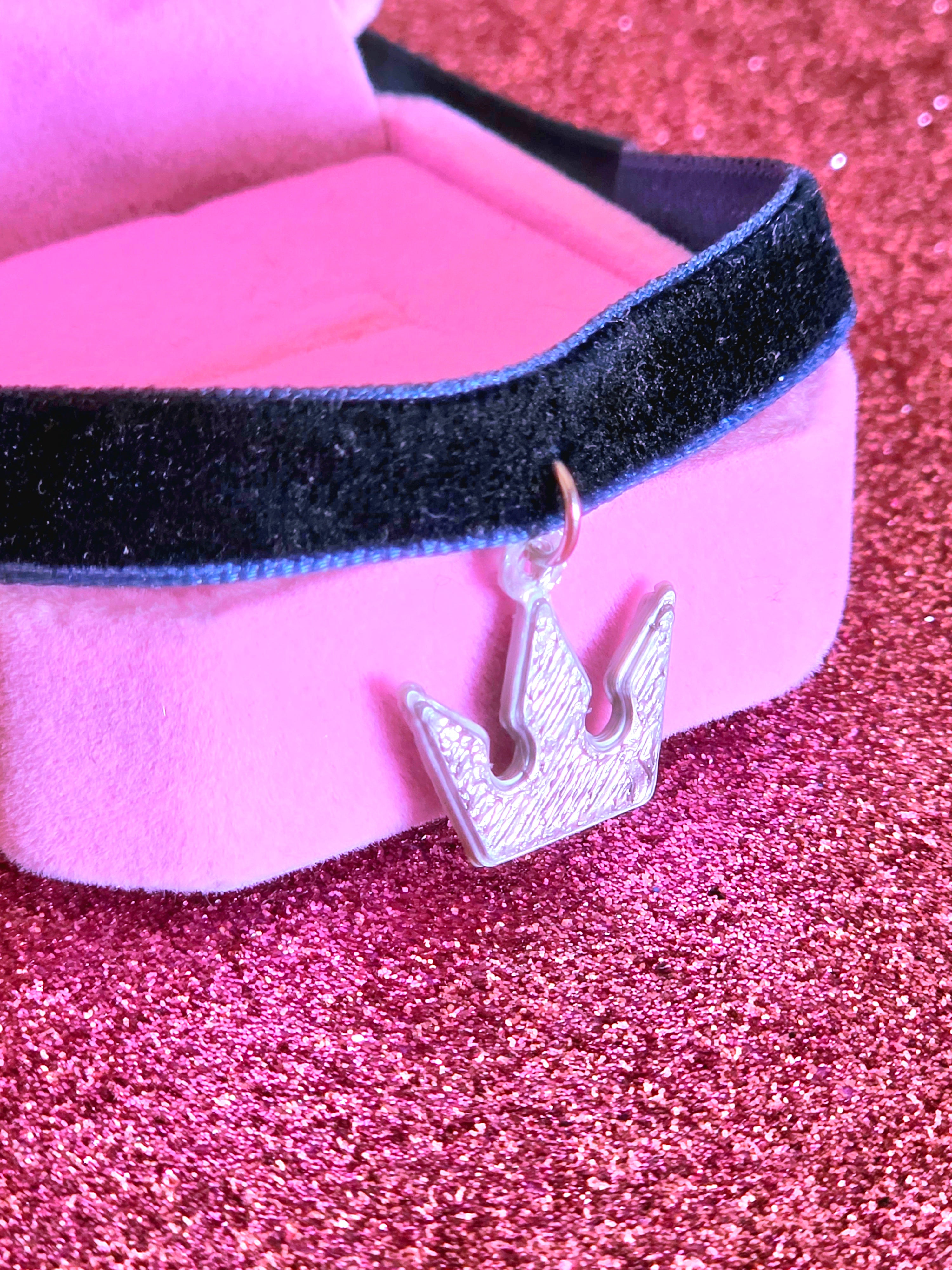 Gargantilla Kingdom Hearts – Charm 3D Corona | WitchBelyArt