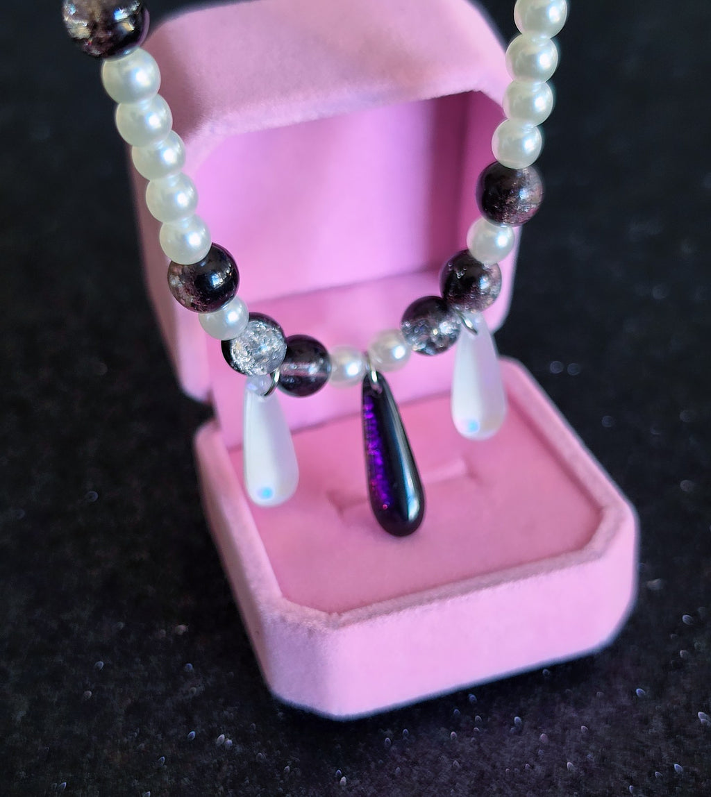 Collar de perlas y lágrimas de cristal romantasy mononoke Ghibli inspired