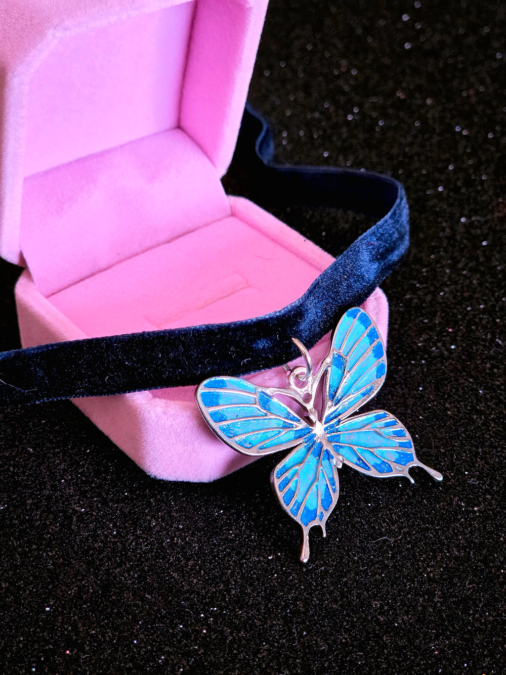 Gargantilla Mariposa Quicksilver — Terciopelo Azul | Romantasy Handmade