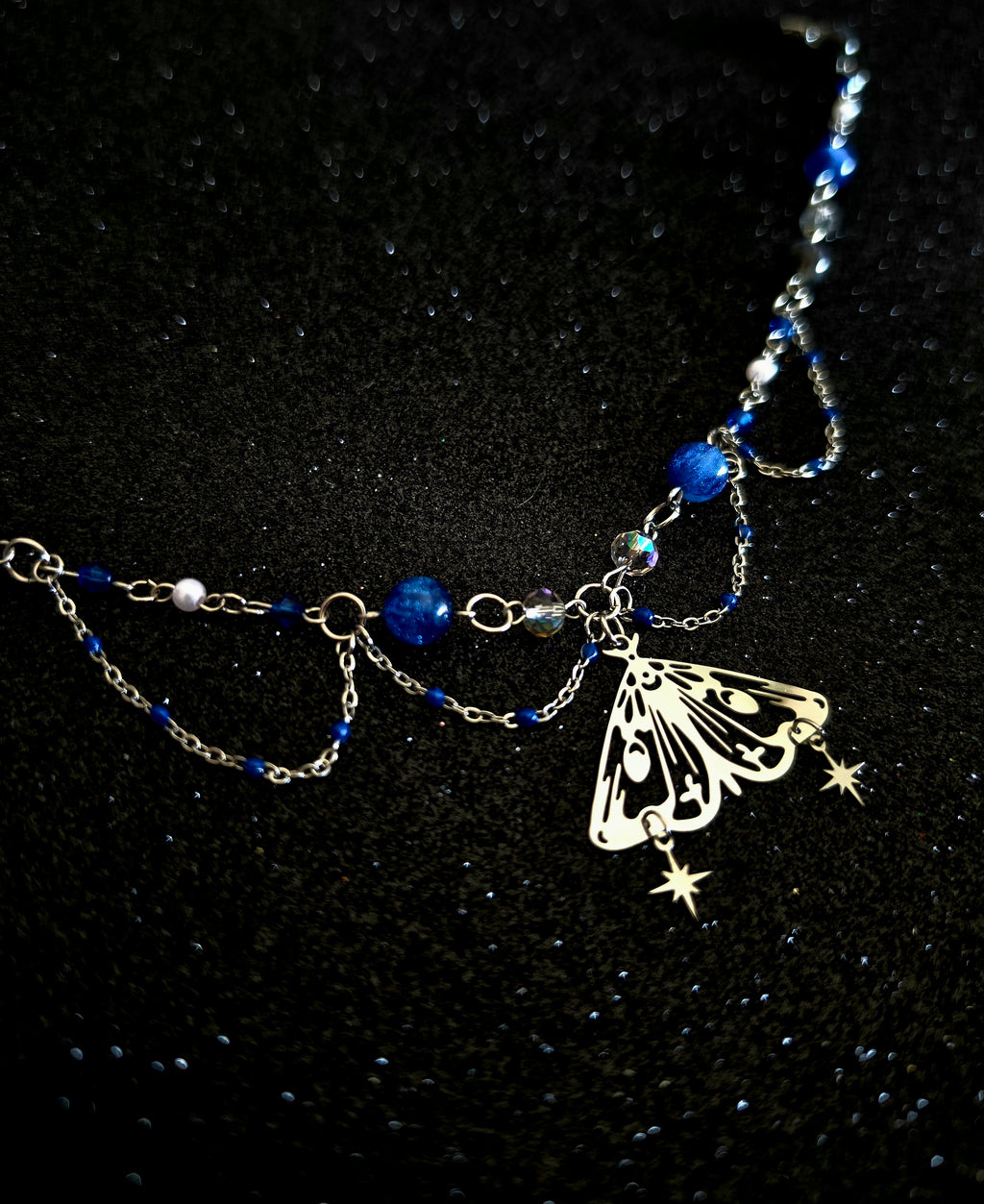 Collar Moon Moth – Gargantilla Mariposa Hecha a Mano