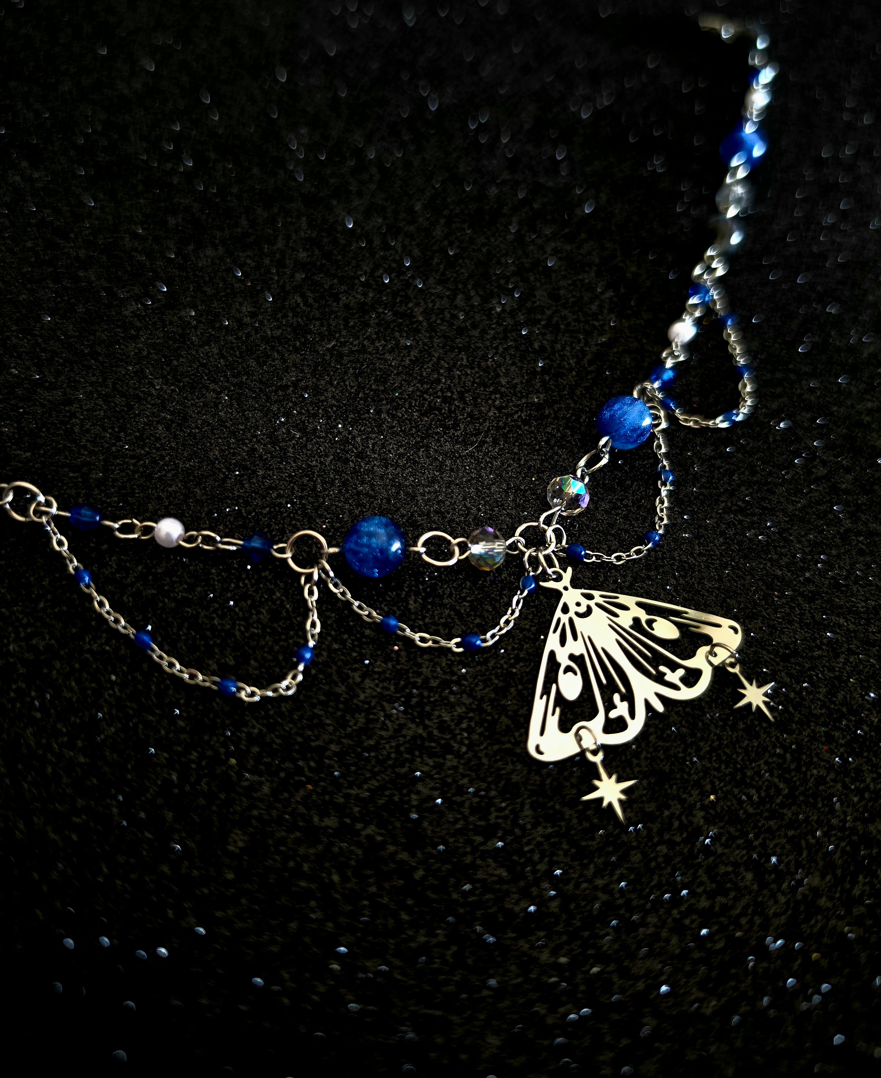 Collar Moon Moth – Gargantilla Mariposa Hecha a Mano
