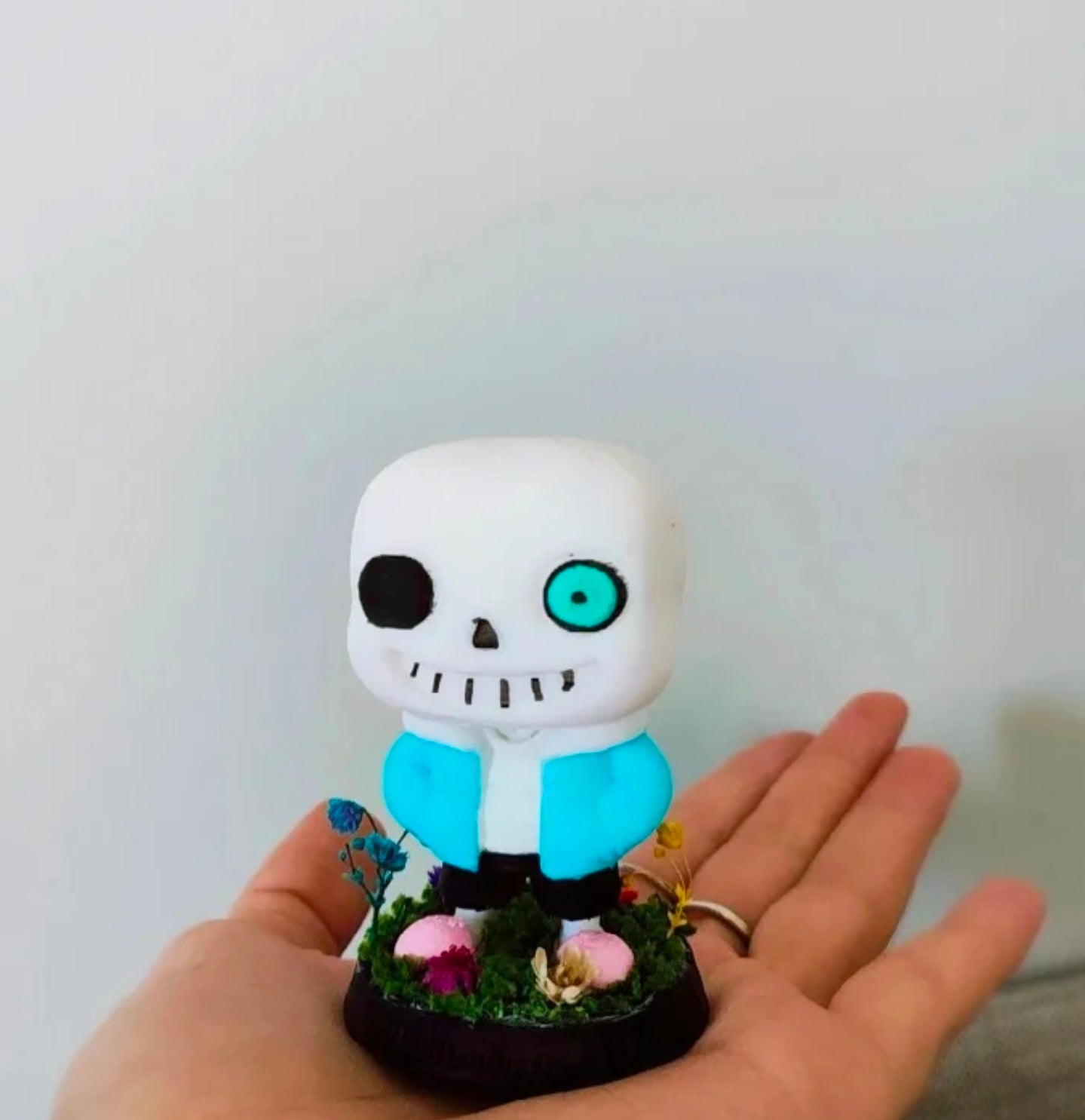 Figura Sans Undertale – Terrario Hecho a Mano | Edición Limitada