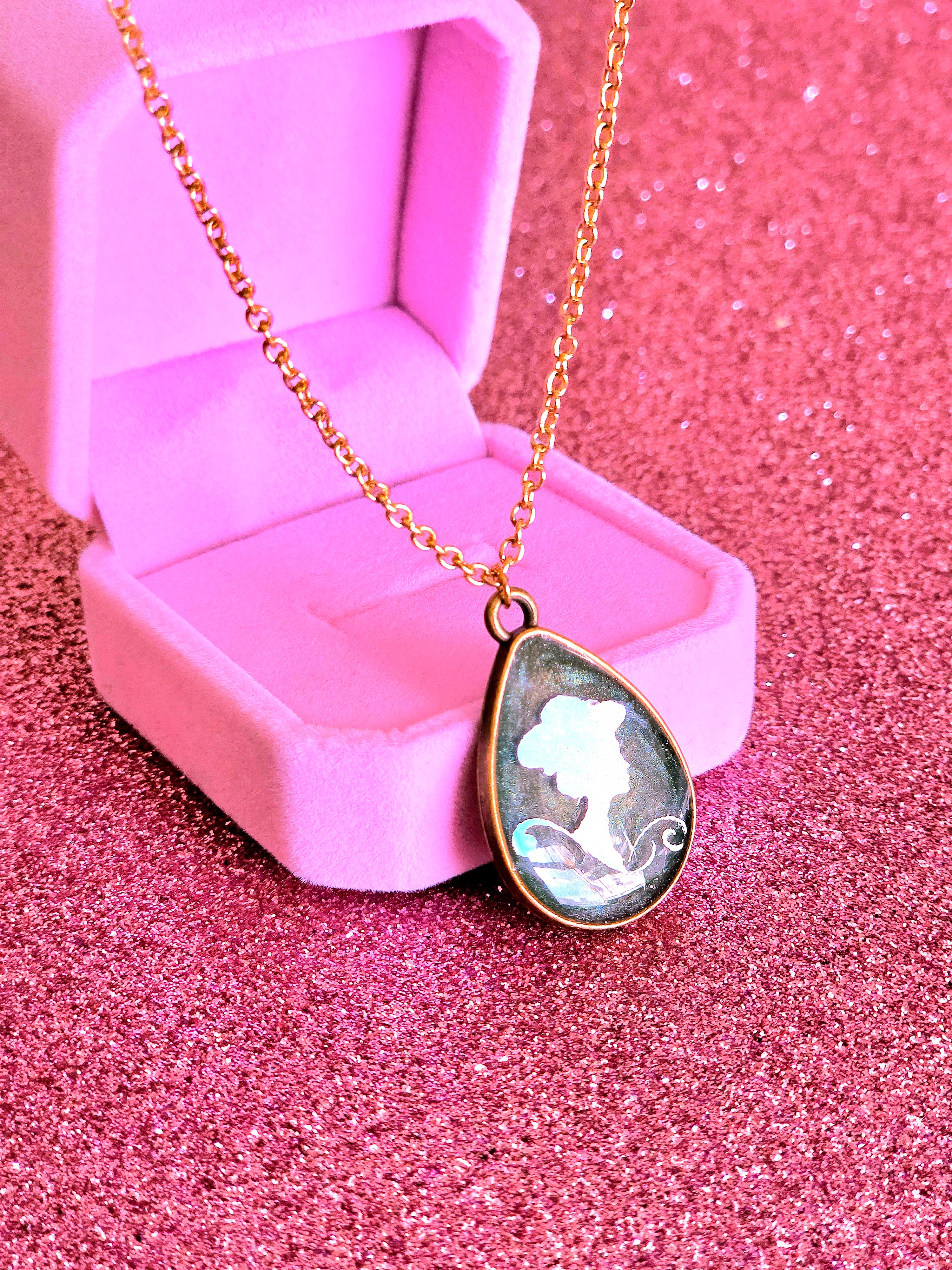 Collar Lady Whistledown — Resina Iridiscente | Bridgerton Inspired Jewelry